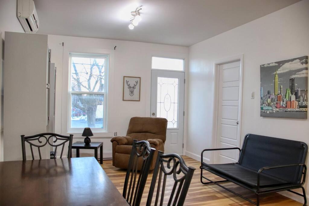 3,5 Style Contemporain Pres De Tous Les Services Et Transport En Commun *